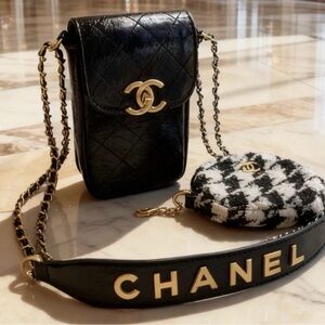 chanel-beauty gift with purchase VIP phone and coin bag crossbody